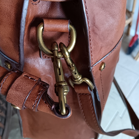 Absolutely stunning Frye bucket handbag " 11.5 H 12.5 W 4 D - Picture 7 of 8